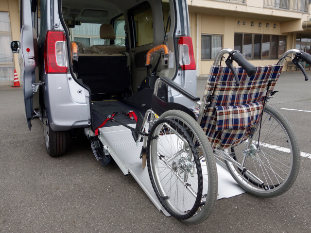 福祉車両に乗せる車いす